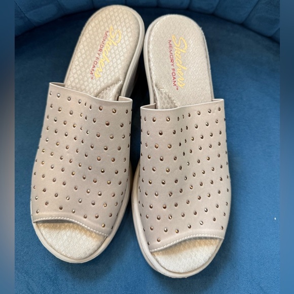 Skechers Sandals Womens Size 8 Rumblers Studded Memory Foam Wedge in Taupe EUC - Picture 1 of 7